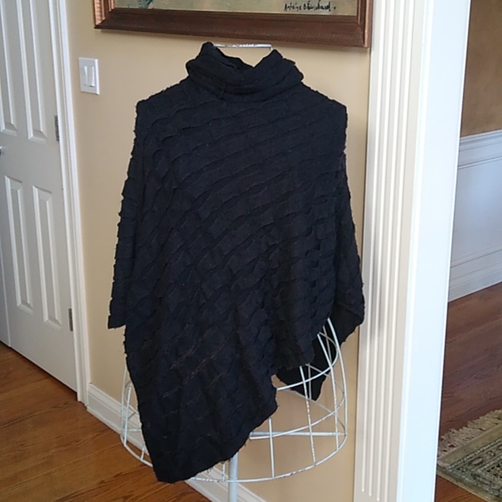 Elegant Black Poncho Sweater - Picture 5 of 5